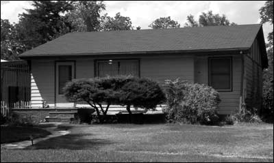 The house where I grew up, 32 years after I moved out for good. Photo copyright 2011 by Leon Unruh.