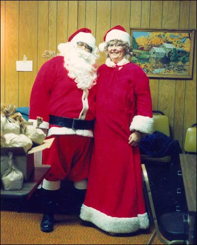 Elmer Kasselman and Mrs. Santa Claus prepare to hand out goodies at the Lions Club depot in Pawnee Rock on December 21, 1991. Elgie Unruh made this photo. Photo copyright 2009 by Elgie Unruh. title=