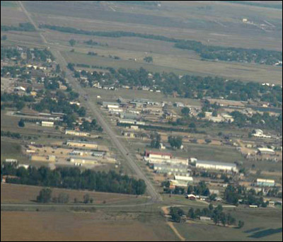 U.S. 56, coming from Pawnee Rock, bends northward as it reaches Great Bend. Photo copyright 2010 by Jim Dye.