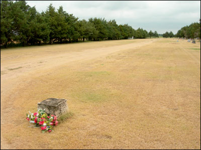 East side of the Pawnee Rock township cemetery. Photo copyright 2008 by Leon Unruh.