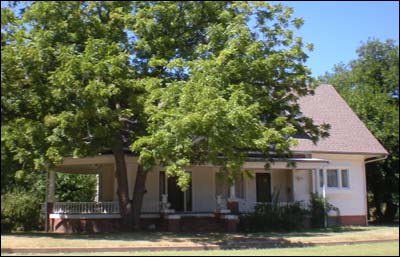 Dorothy Bowman's house in Pawnee Rock. Photo copyright 2010 by Leon Unruh.