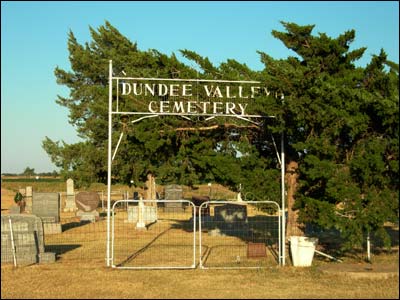 Dundee Valley Cemetery gate in 2006. Photo copyright 2010 by Leon Unruh.