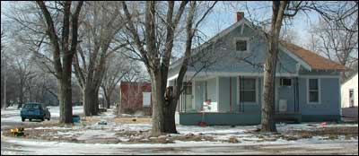 House at the intersection of Centre Street and Santa Fe Avenue. Photo copyright 2005 by Leon Unruh.