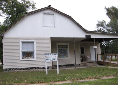 The House of Flames Church of Ministry and Eagle's Nest Ministry is at 520 Pawnee Avenue, where Pawnee intersects with Houck St. The photo was made by Cheryl Unruh. Photo copyright 2009 by Cheryl Unruh.