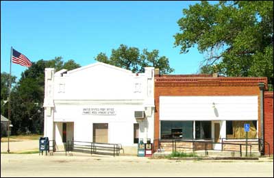 Karen's Hair Fashions was in the building just north of the post office. Photo copyright 2006 by Leon Unruh.