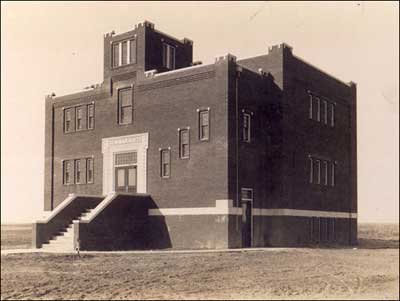 Nettleton School, 1915, in Nettleton, Kansas. Photo sent by Larry Mix.