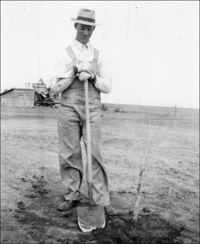 Paul and Bernice Schmidt farm, July 17, 1940.