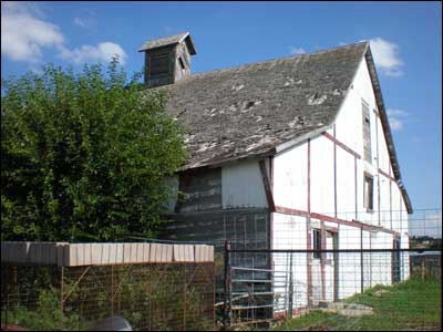 Barn at Prairie Dog Town, Oakley, Kansas. Photo copyright 2010 by Leon Unruh.