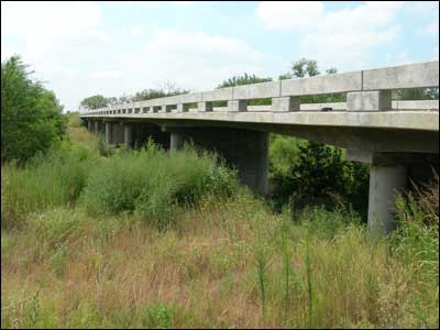 Under the concrete Pawnee Rock Bridge, 2006. Photo copyright 2006 by Leon Unruh.