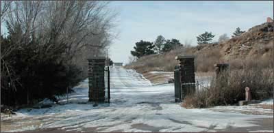 The DAR marker in 2005, tucked in by a lilac bush. Photo copyright 2006 by Leon Unruh.