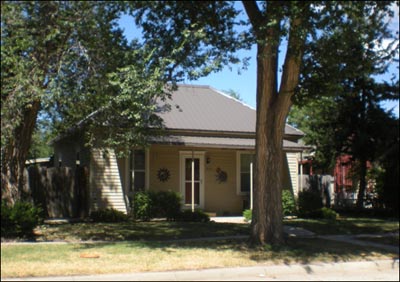 The former home of the Stanley and Doris Tutak family, Santa Fe Avenue. Photo copyright 2011 by Leon Unruh.