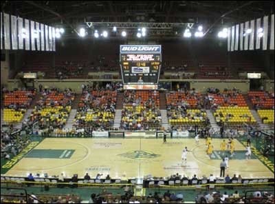 University of Alaska Anchorage plays Louisiana Tech in the Great Alaska Shootout, 2008. Photo copyright 2008 by Leon Unruh.